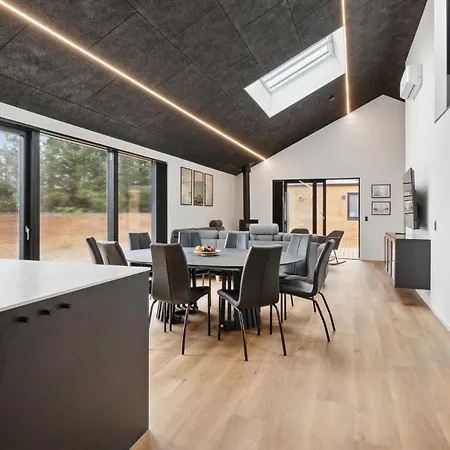 6 Bedroom Pet Friendly In *