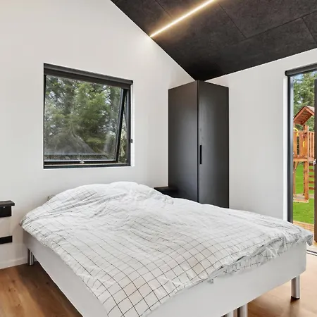 Vakantiehuis 6 Bedroom Pet Friendly In *