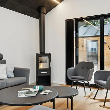 6 Bedroom Pet Friendly In *